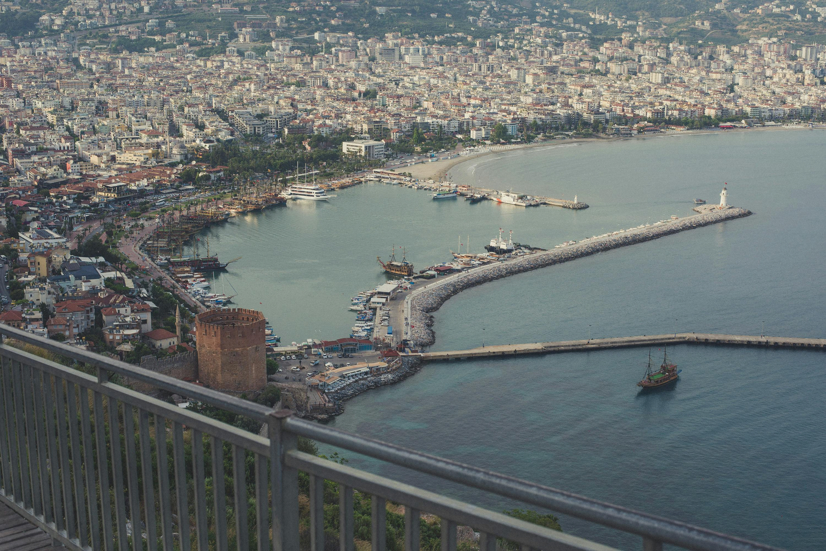 Alanya – Sol, Strand og Historiske Skatte