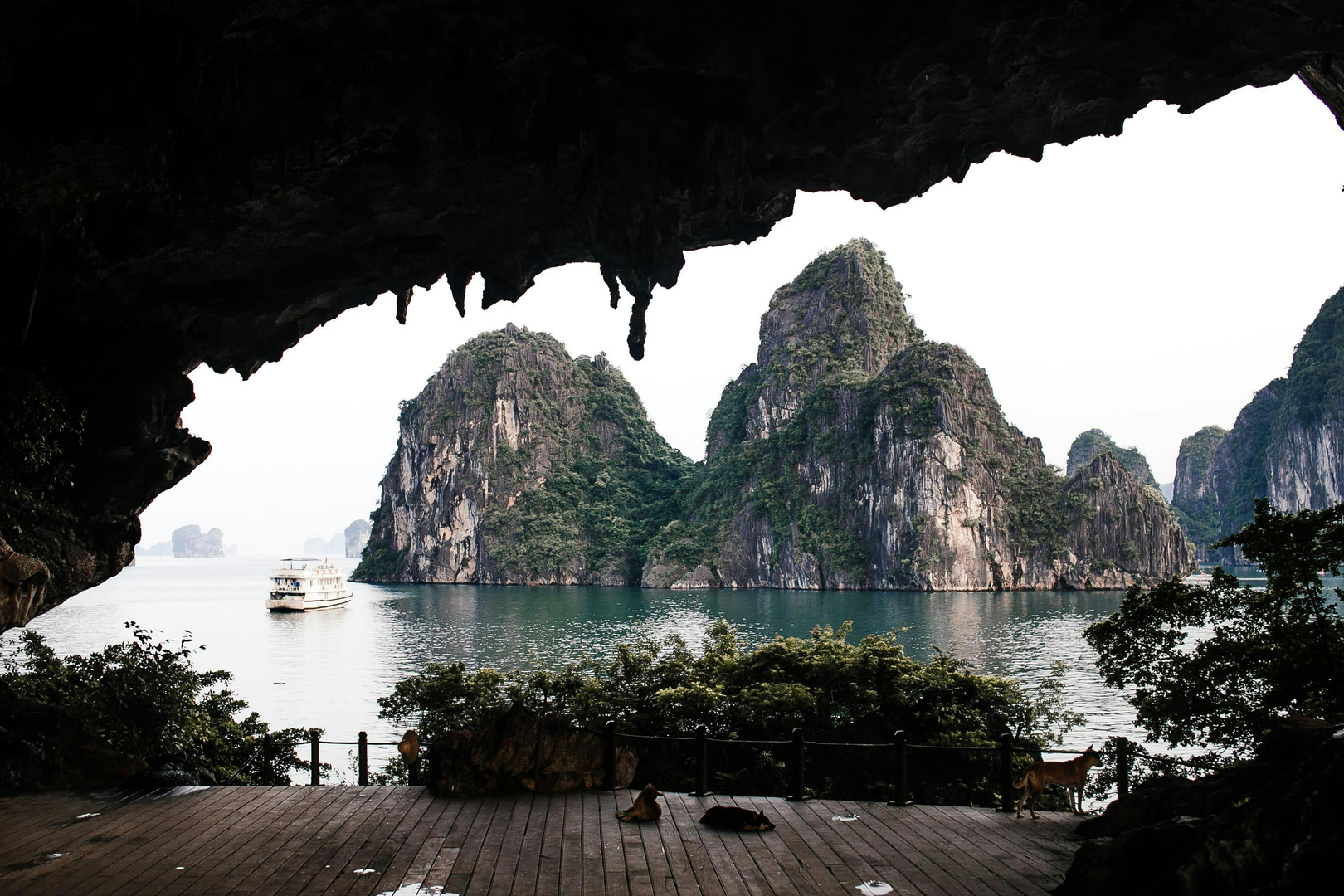 Eventyrlige Ha Long-bugten i Vietnam