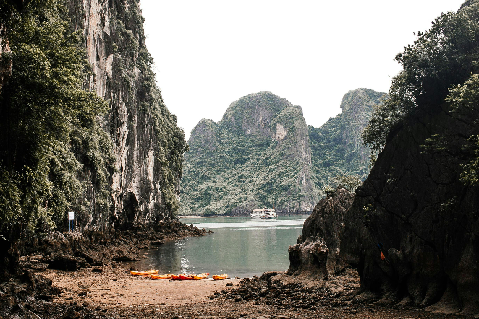 Ha Long-bugten – Vietnams eventyrlige naturperle