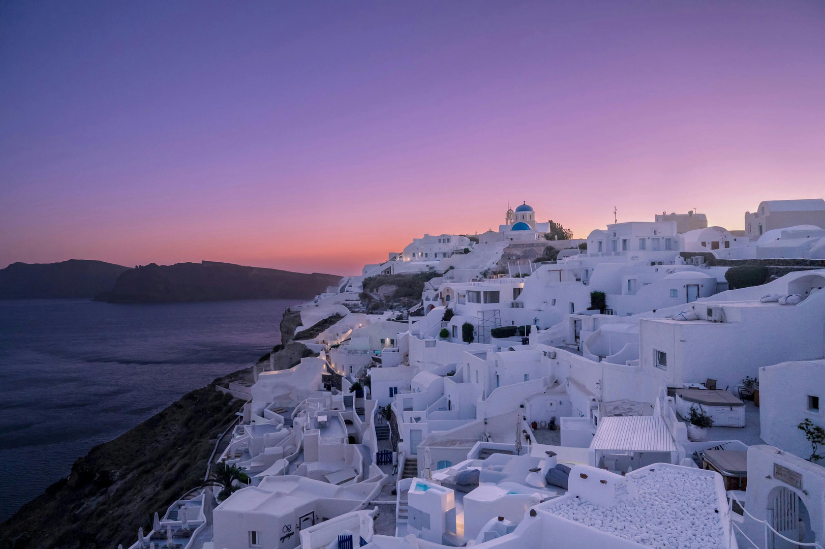 Oia – Santorinis Magiske Solnedgangsparadis