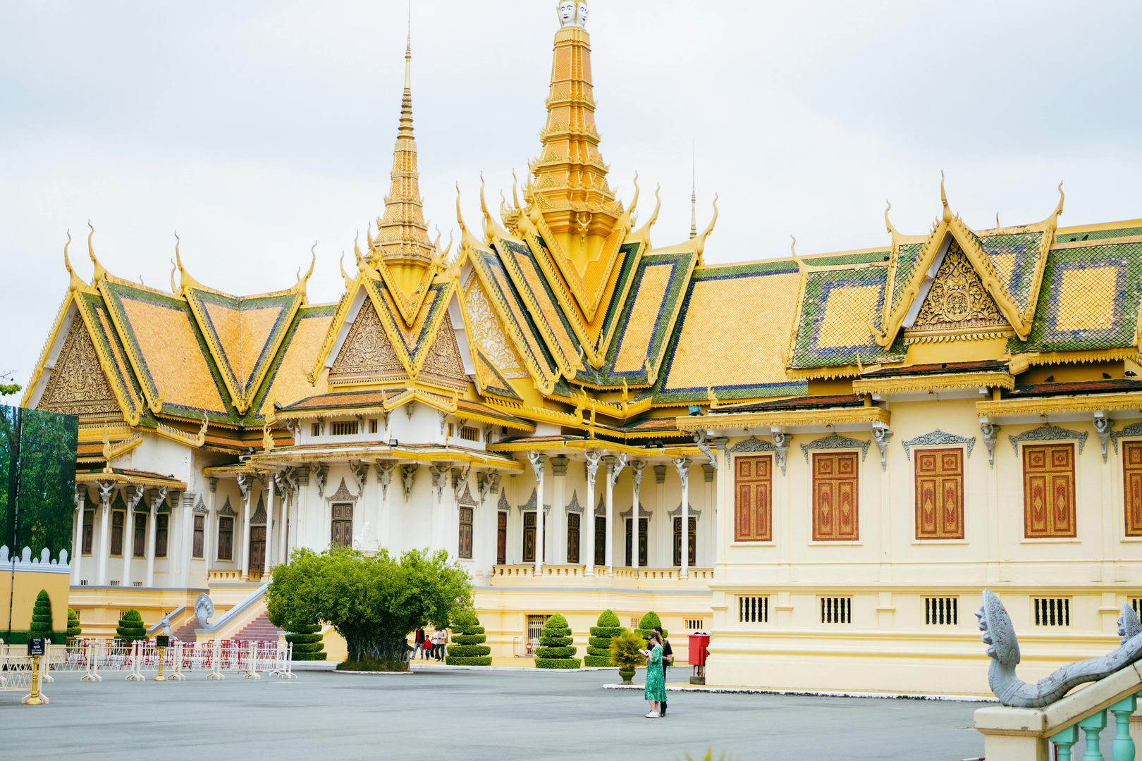 Oplev Phnom Penh: En Rejse til Det Kongelige Palads i Cambodja