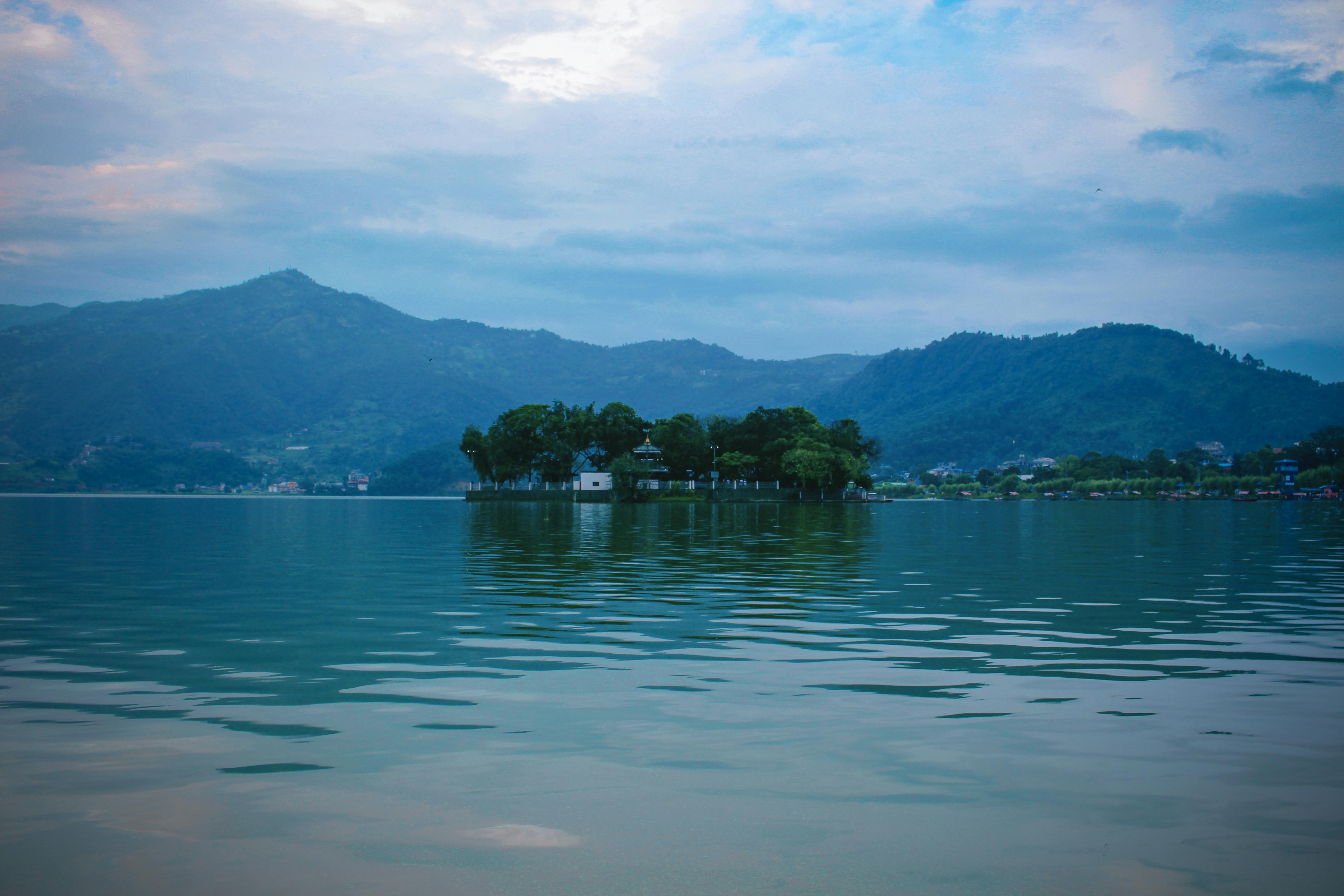 Pokhara – Himalayaeventyr ved Phewa-søen