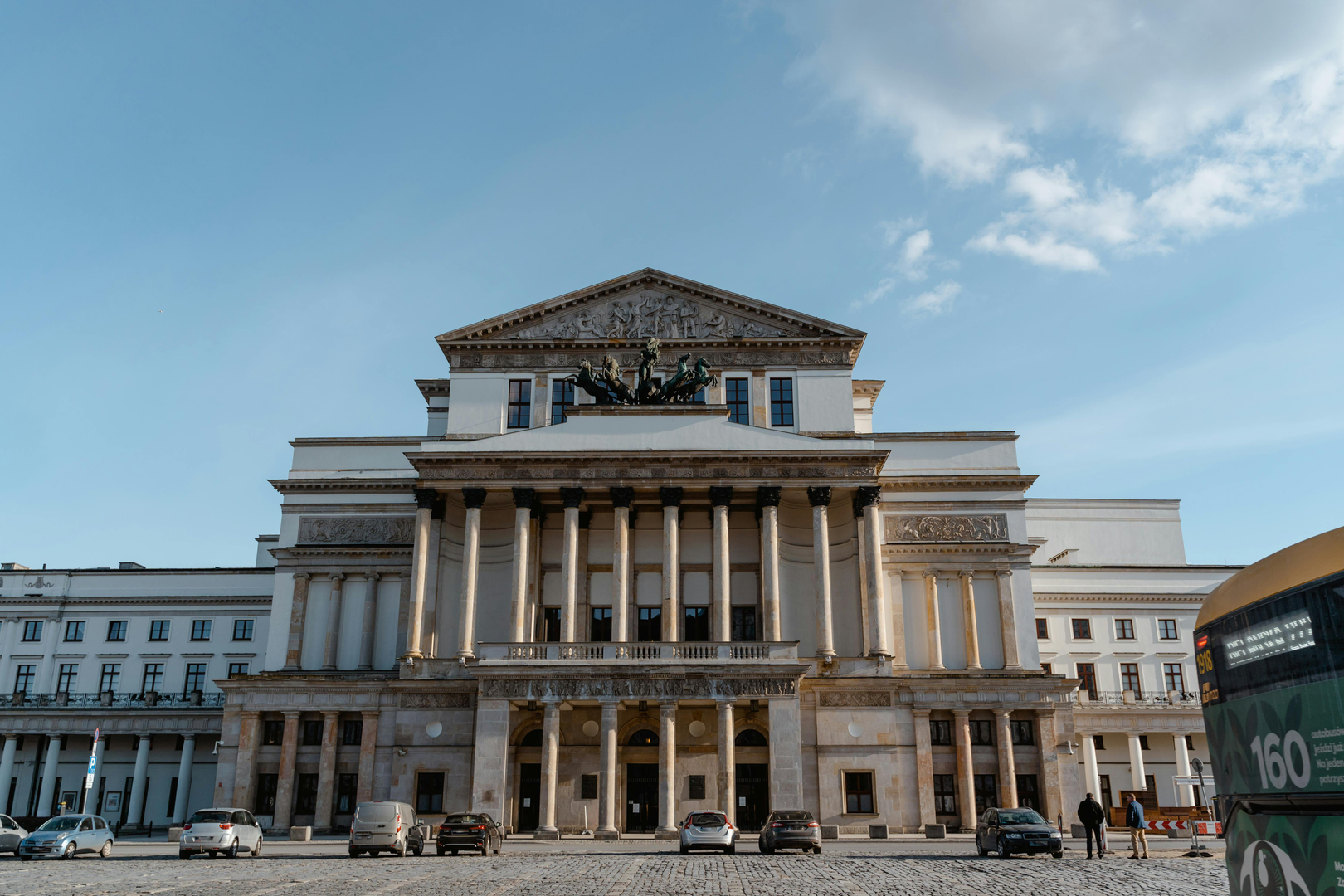 Warszawa – Historie og Moderne Puls