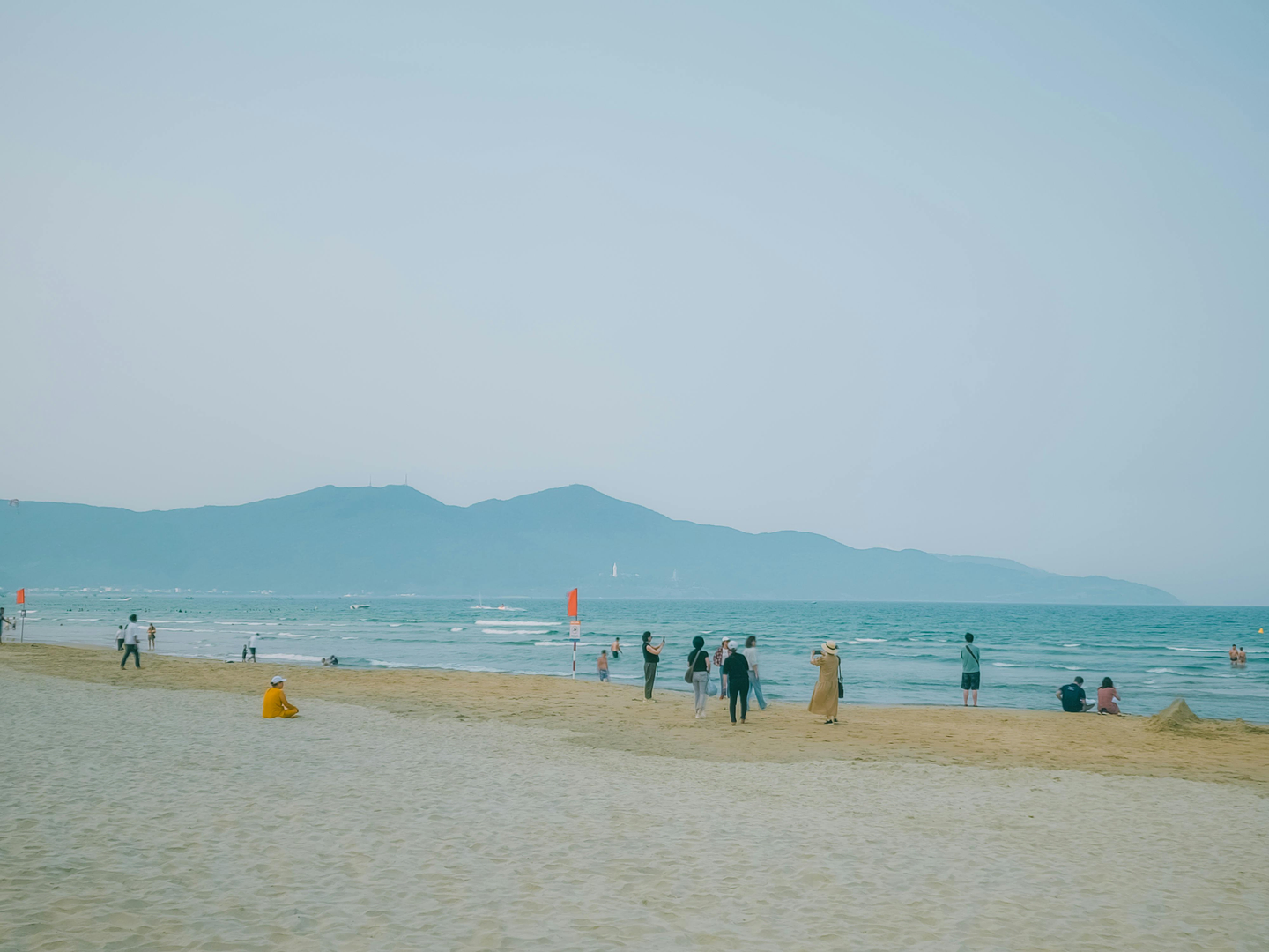 My Khe Beach i Da Nang, Vietnam, med gyldent sand og klart vand
