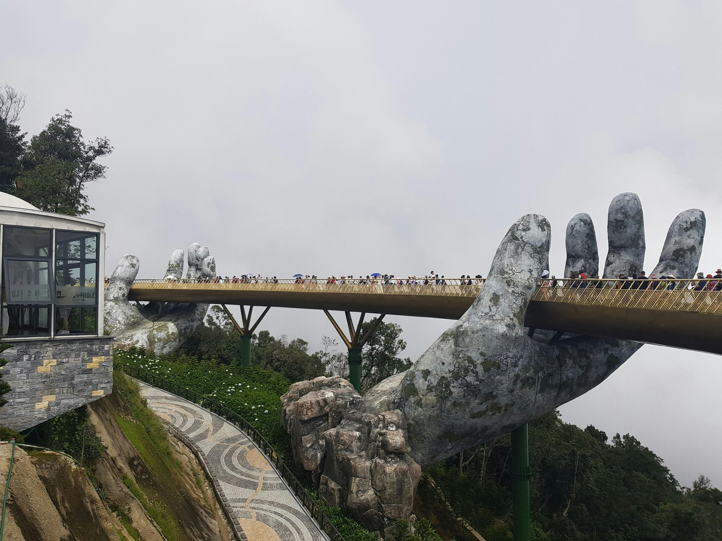 Golden Bridge i Ba Na Hills nær Da Nang, Vietnam