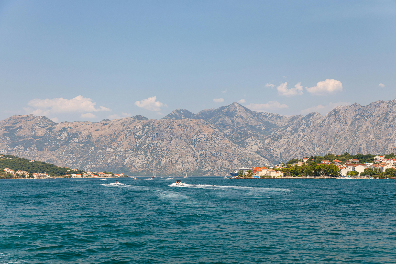 Kotor's gamle bydel med smalle gader og historiske bygninger