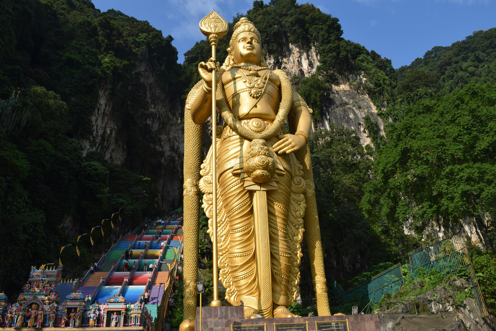 Batu Caves er en af Kuala Lumpurs mest ikoniske naturattraktioner.