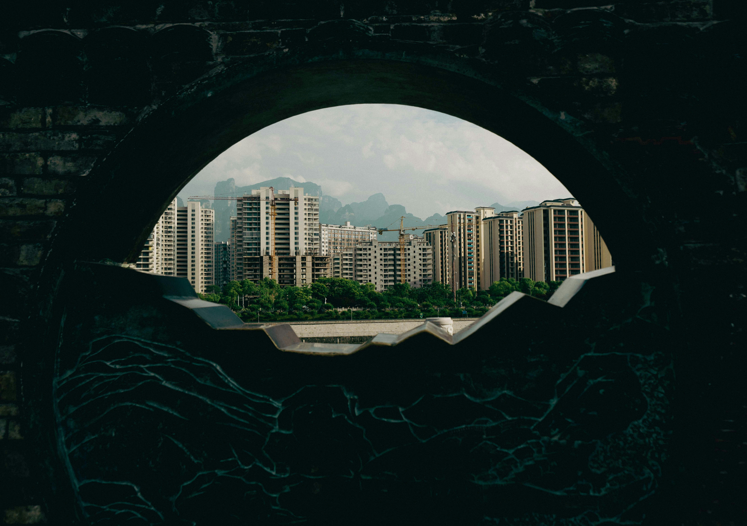 De ikoniske sandstenssøjler i Zhangjiajie National Forest Park